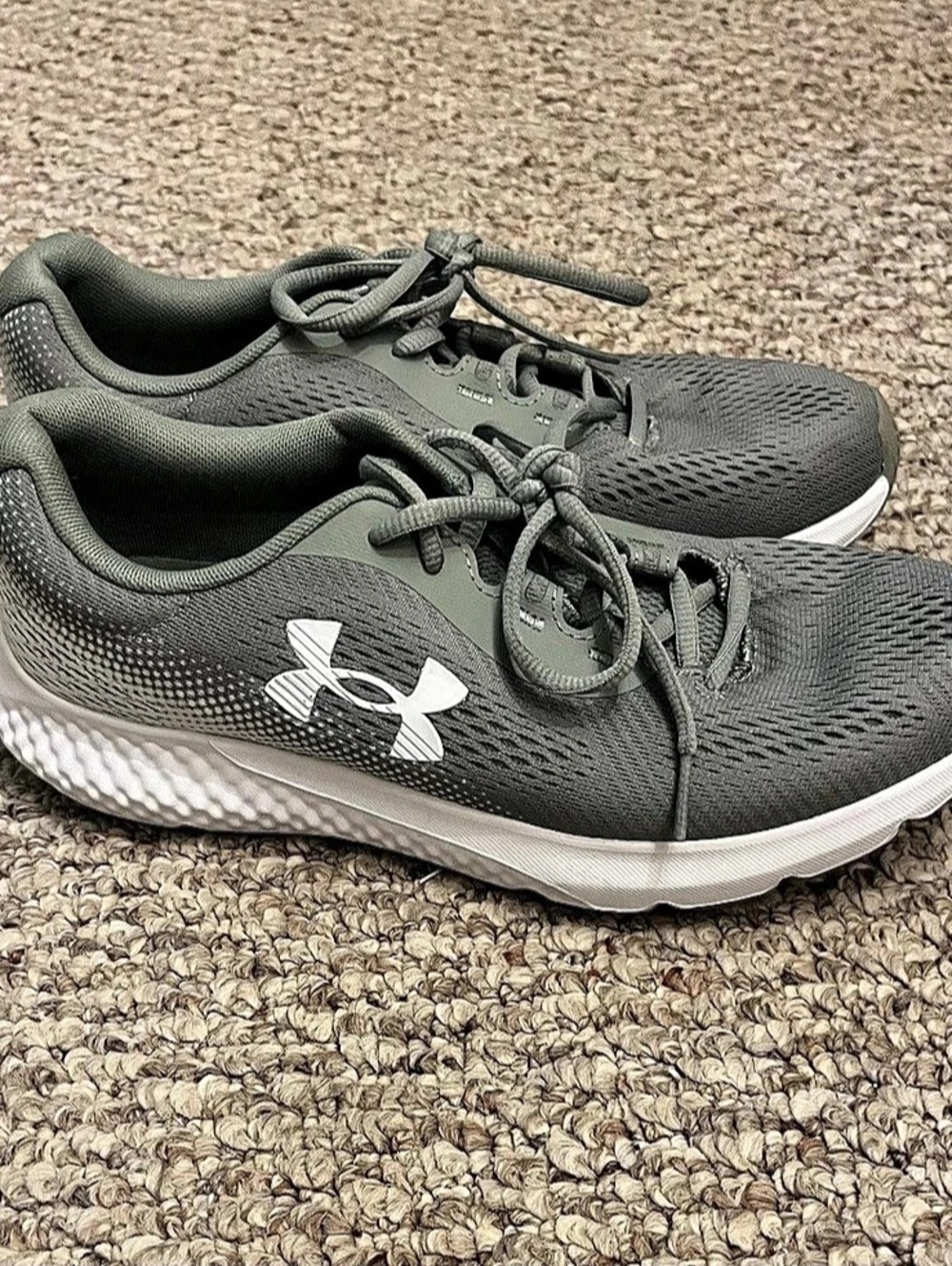 Under Armour Charged Women’s Athletic Shoes in Green & White Like New